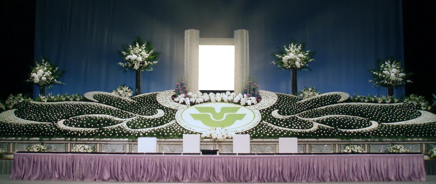 伝統的な社葬・団体葬の祭壇