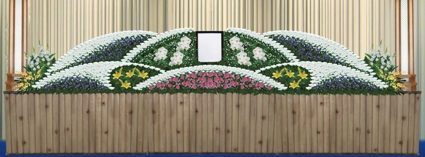 輝（プレミアム生花祭壇）の祭壇