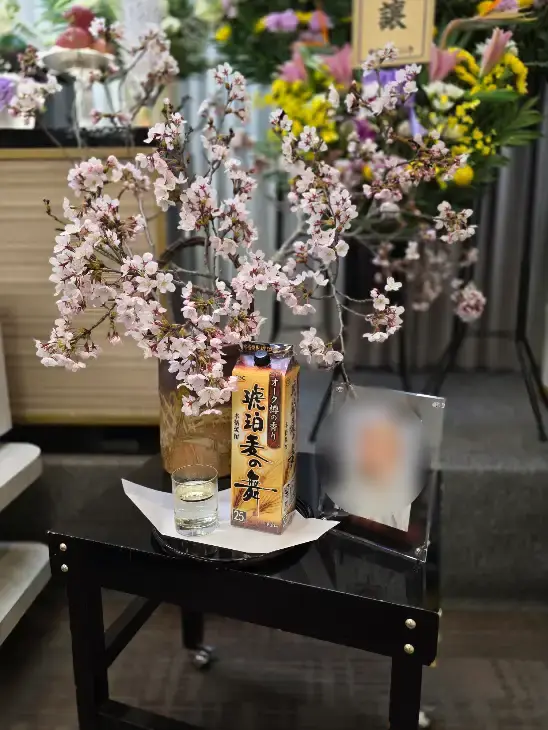 桜と焼酎で花見を再現した家族葬｜東広島市・やすらぎ会館