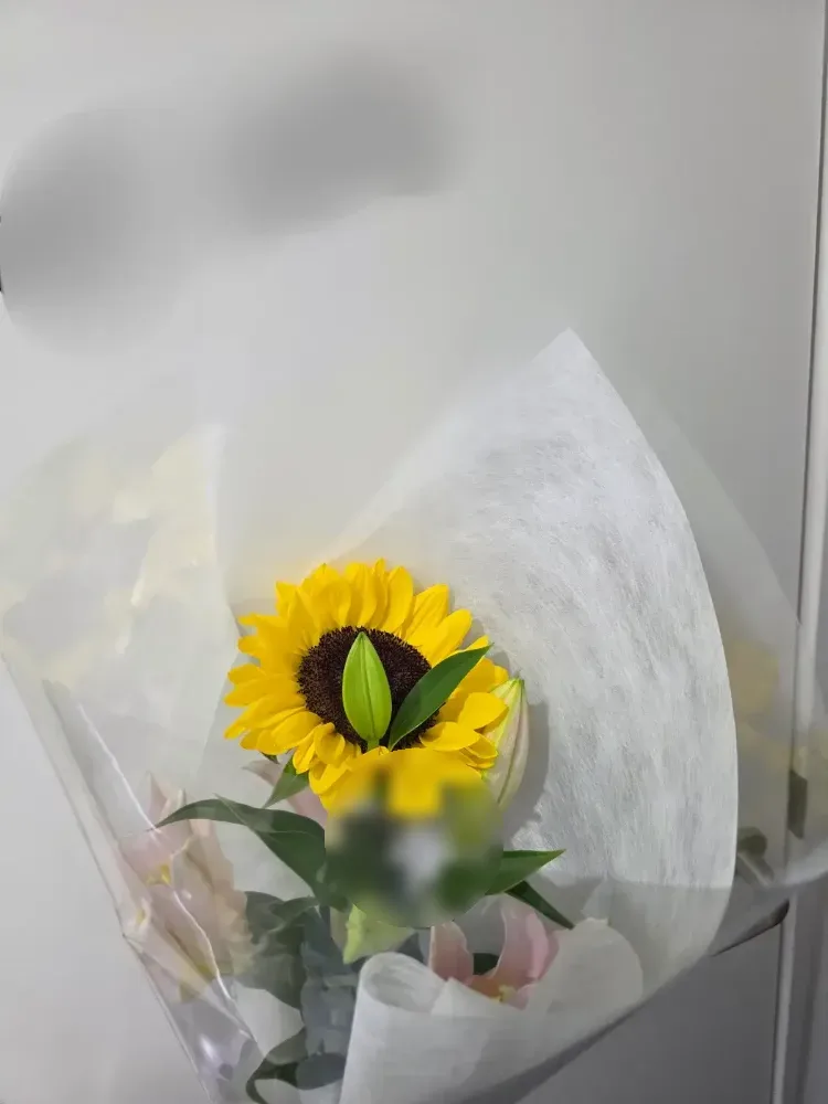 白い花とひまわりに包まれた家族葬——呉市安浦での浄土真宗のお見送り