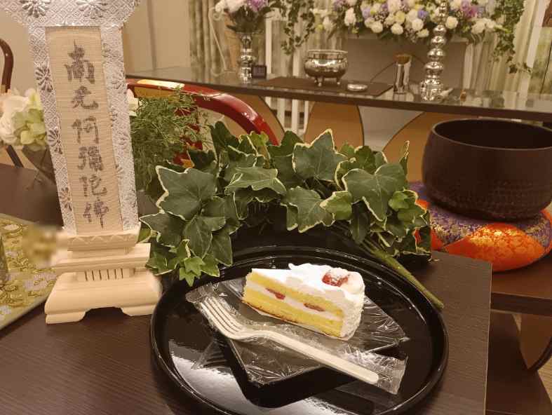 苺のショートケーキと、五人だけの夏の家族葬|東広島市西条・フォレストホール
